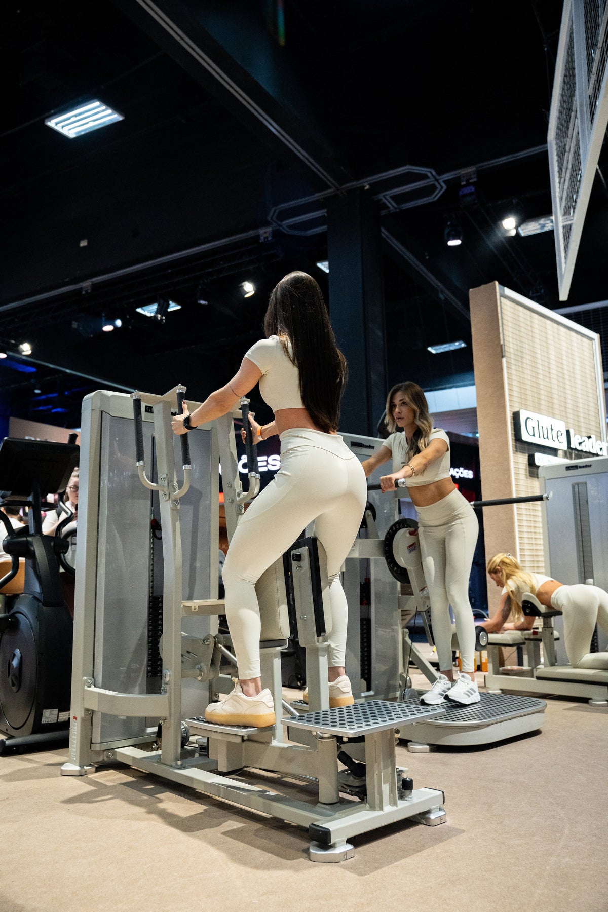Gluteleader Standing Adductor GL-1006 in use at a fitness exhibition