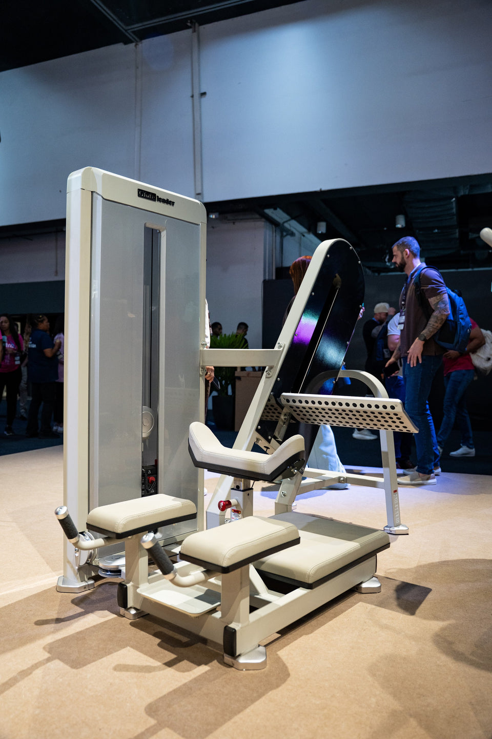 Gluteleader Prone Glute Machine